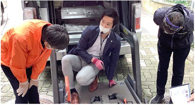 スマイル在籍のインストラクターによる実車を使った講習の様子